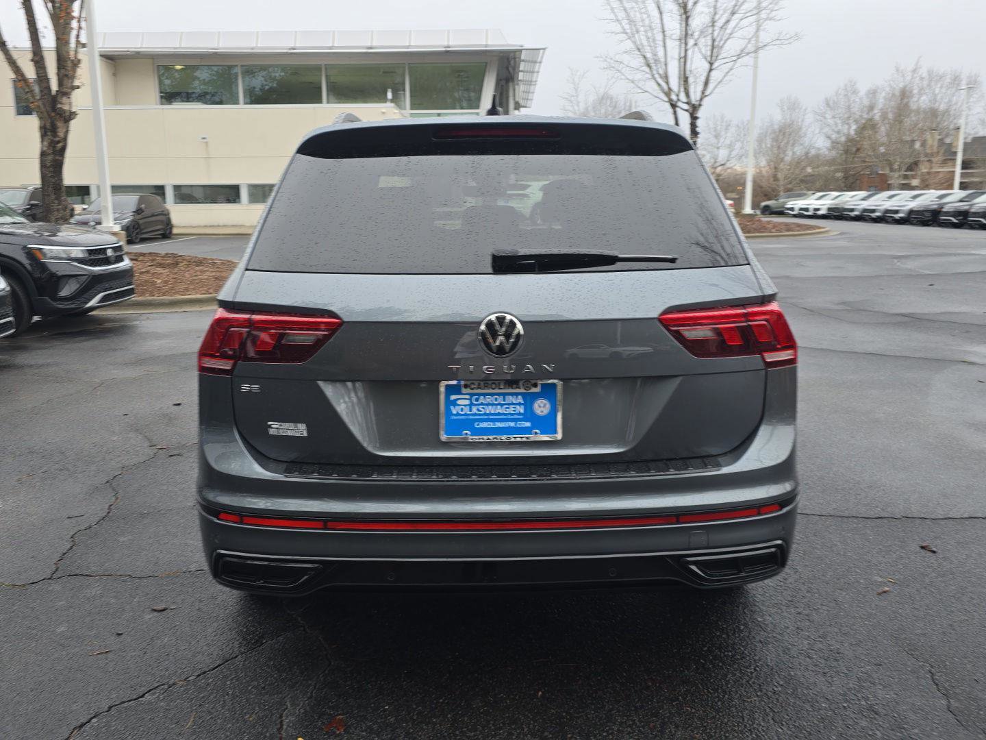 Used 2024 Volkswagen Tiguan SE R-Line image 5