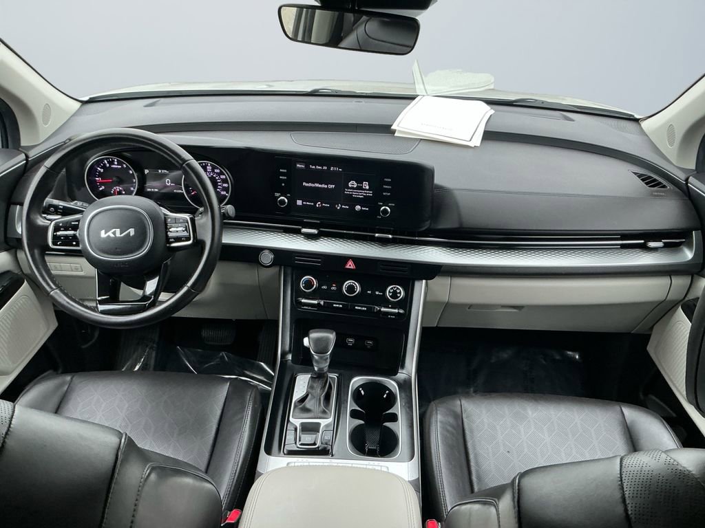 Used 2023 Kia Carnival LX image 11