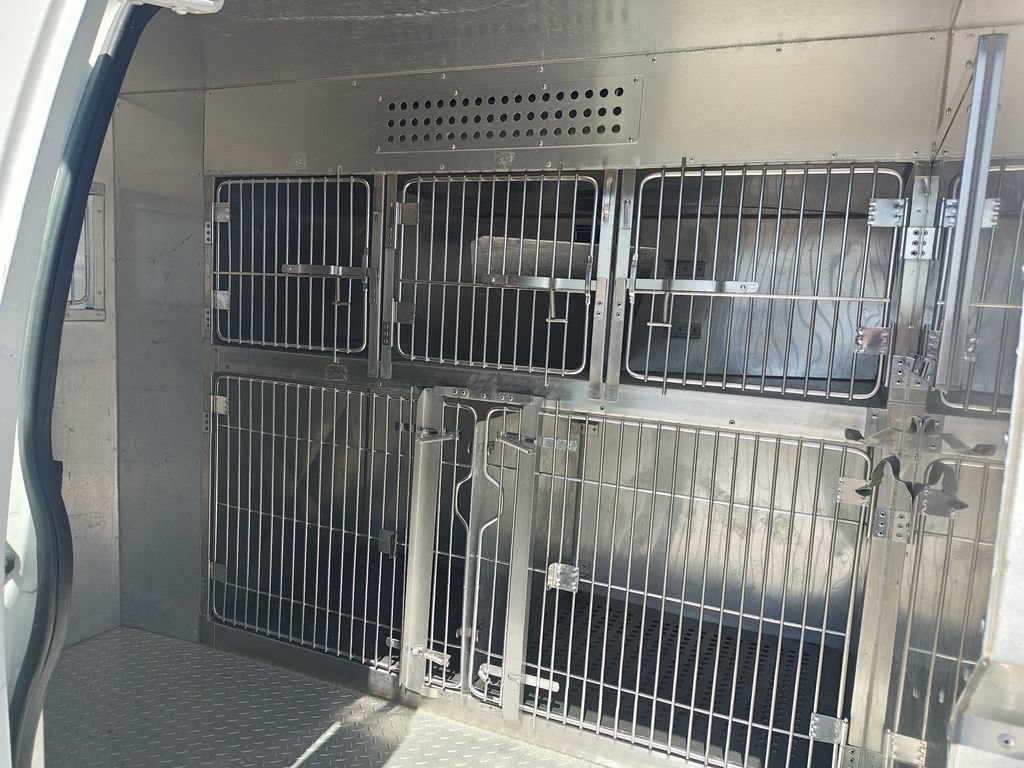 Used 2004 Ford E-250 and Econoline 250 RWD image 8