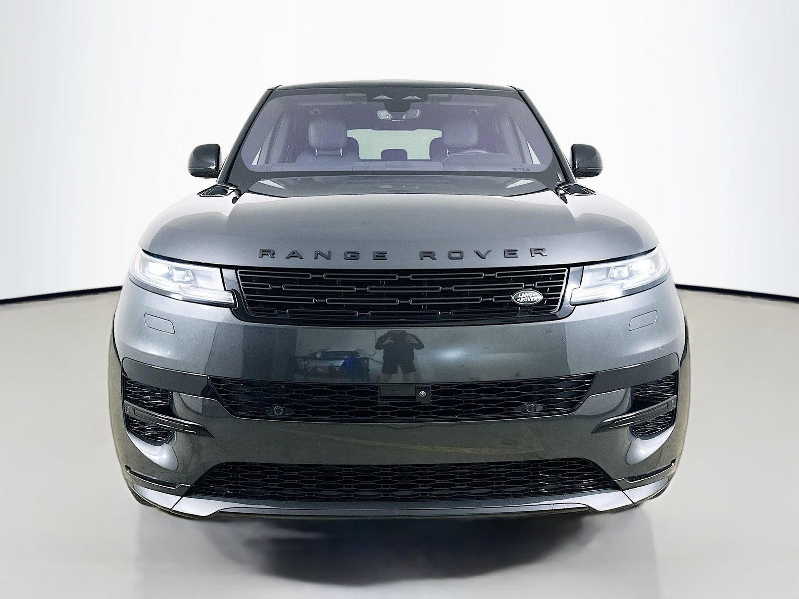 Used 2023 Land Rover Range Rover Sport SE Dynamic AWD/4WD image 2