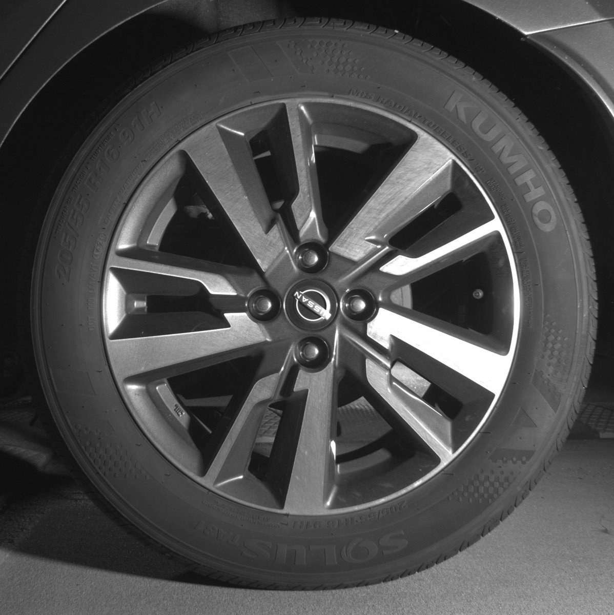 Used 2025 Nissan Versa SV image 14