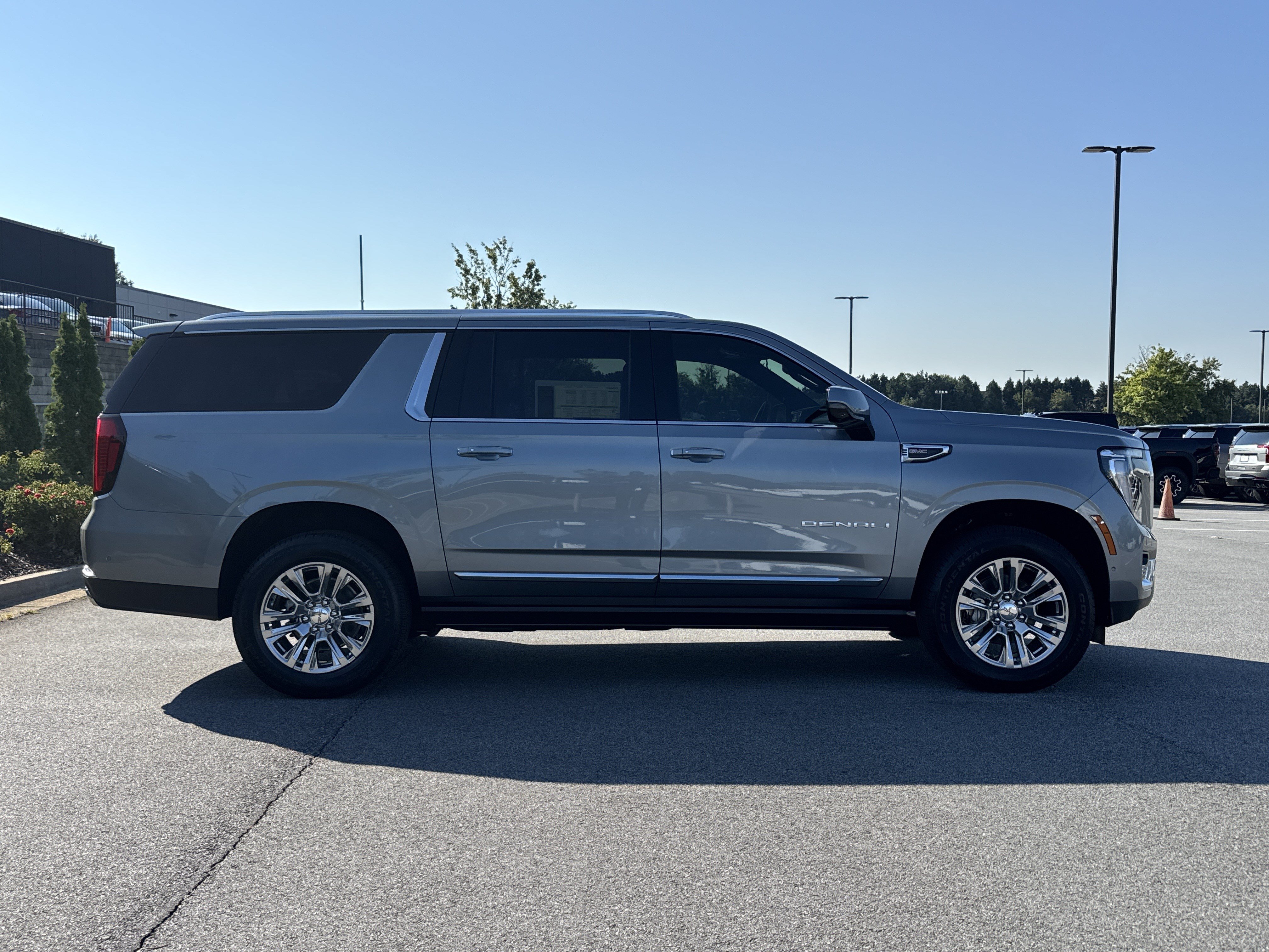 New 2026 GMC Yukon XL Denali w/ Sun & Power Step Package AWD/4WD image 11