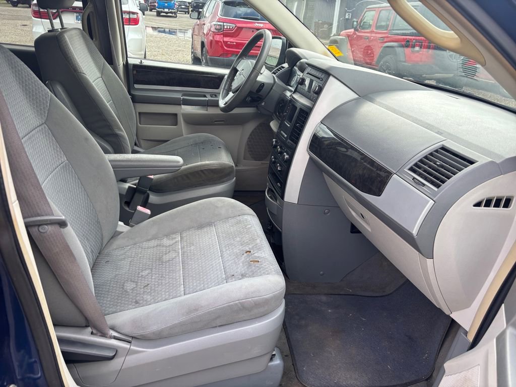 Used 2010 Dodge Grand Caravan SXT FWD image 31