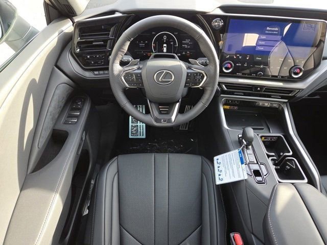 New 2026 Lexus TX 500h AWD image 4