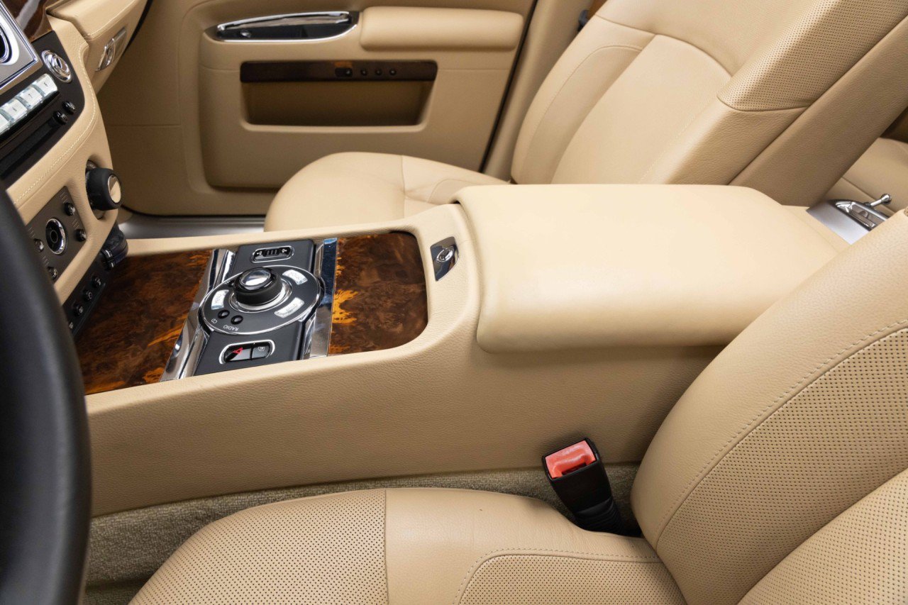 Used 2010 Rolls-Royce Ghost RWD image 26