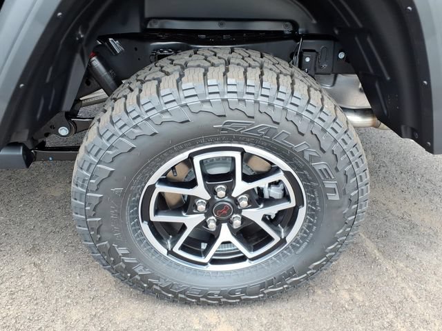 New 2026 Jeep Gladiator Rubicon w/ Steel Power Dome Hood Package AWD/4WD image 4