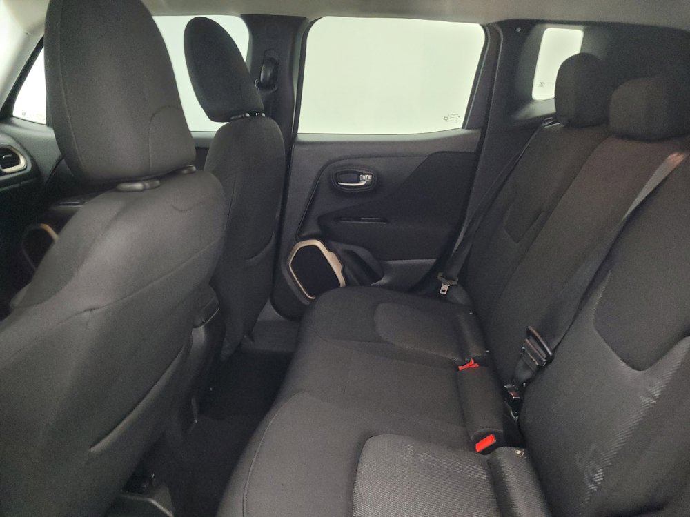 Used 2017 Jeep Renegade Latitude FWD image 18
