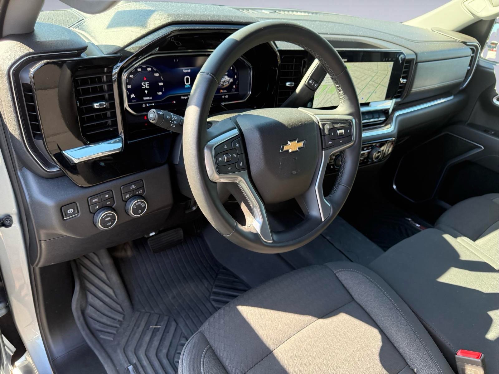 Used 2025 Chevrolet Silverado 1500 LT w/ Z71 Off-Road Package AWD/4WD image 15