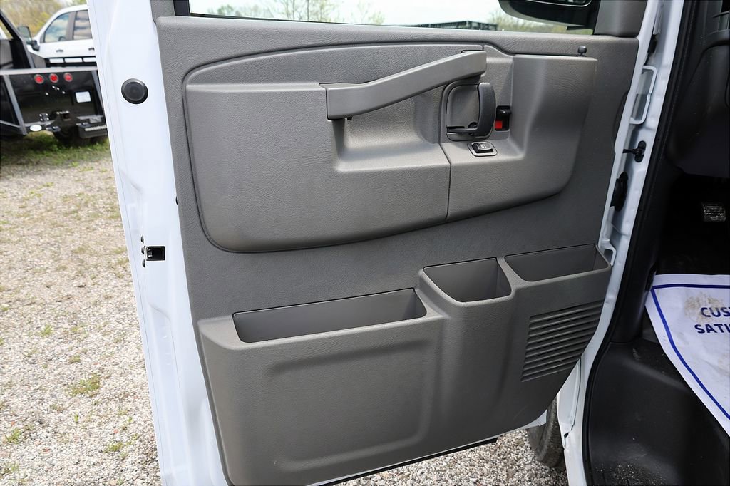 New 2026 Chevrolet Express 2500 w/ Driver Convenience Package RWD image 20