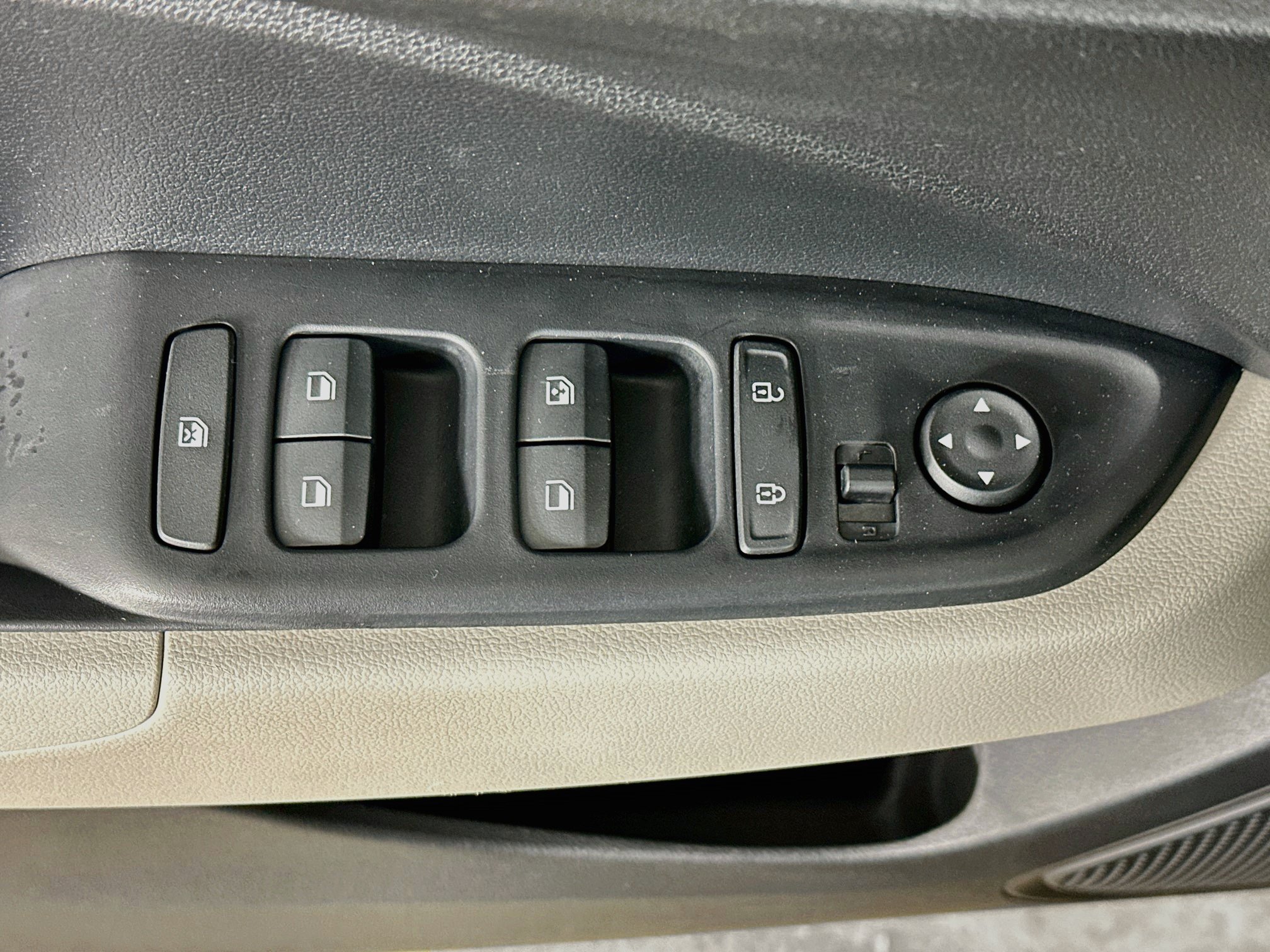 Used 2025 Hyundai Venue SEL FWD image 15