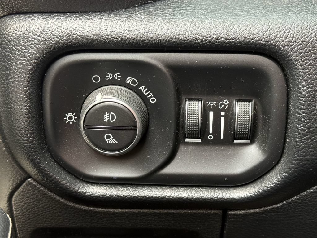 Used 2019 RAM 1500 Laramie RWD image 21