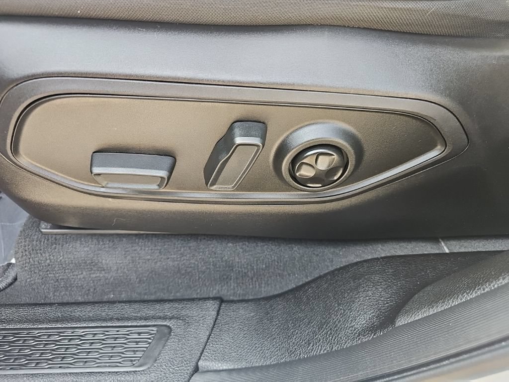 Certified 2025 Jeep Grand Cherokee L Altitude AWD/4WD image 32