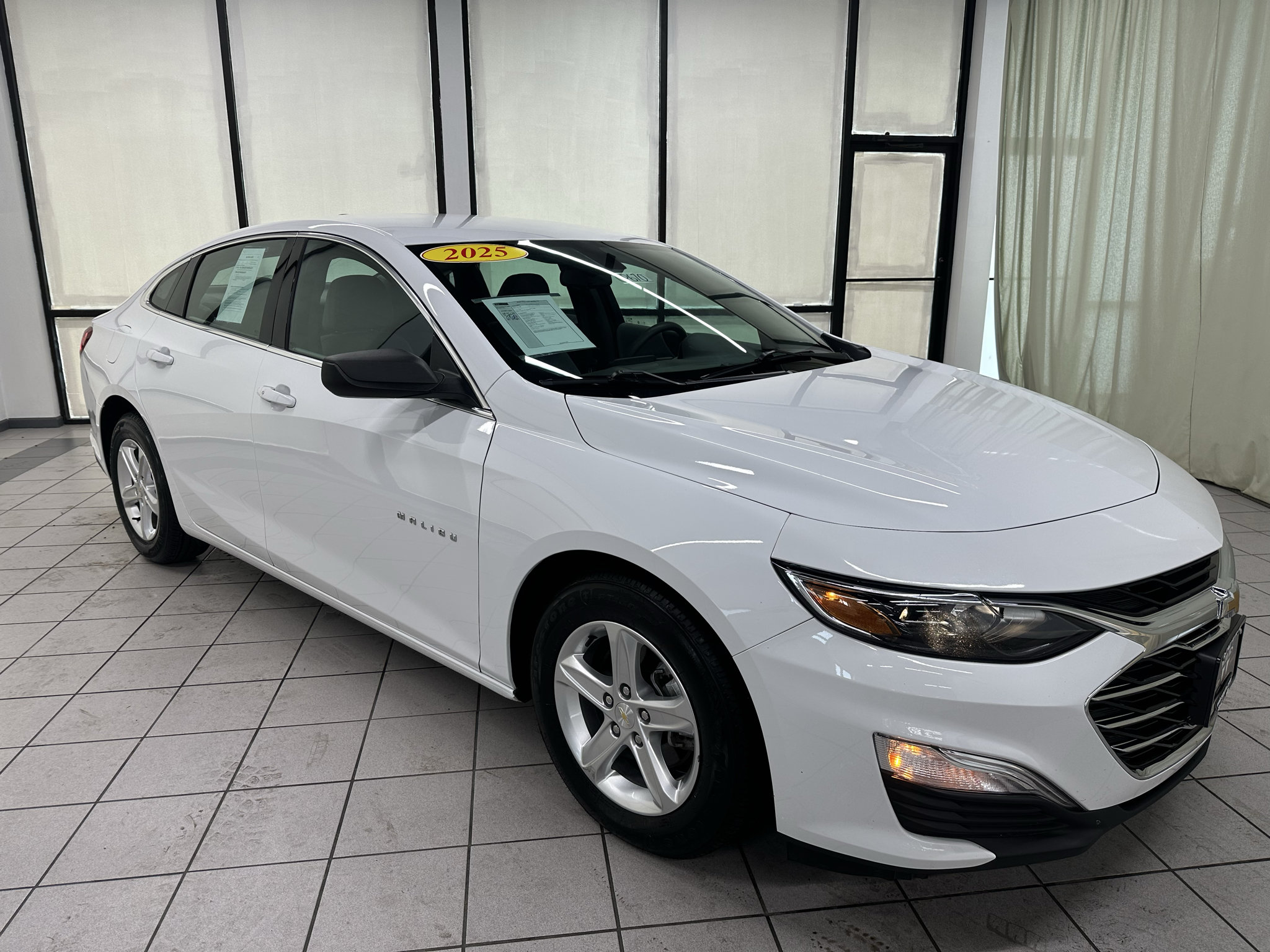 Used 2022 Chevrolet Malibu LS w/ LPO, Convenience Package 1 FWD image 2
