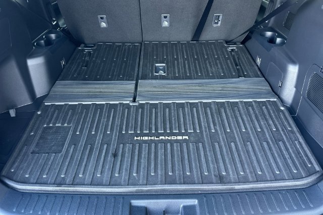 Used 2023 Toyota Highlander XLE FWD image 17