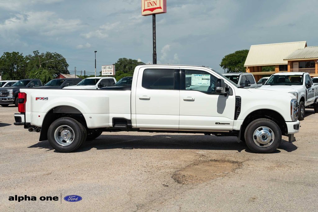 Used 2025 Ford F350 Platinum image 4