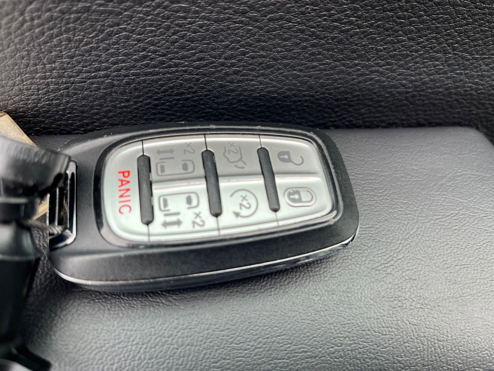 Used 2025 Chrysler Pacifica Select image 27