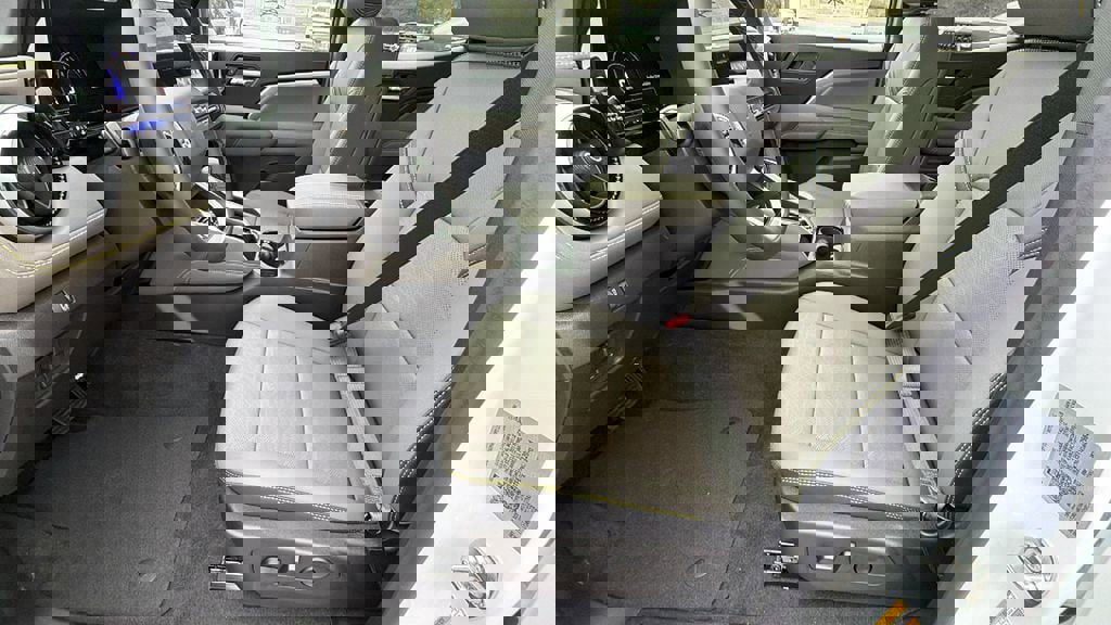 New 2026 Chevrolet Colorado ZR2 w/ Technology Package image 13