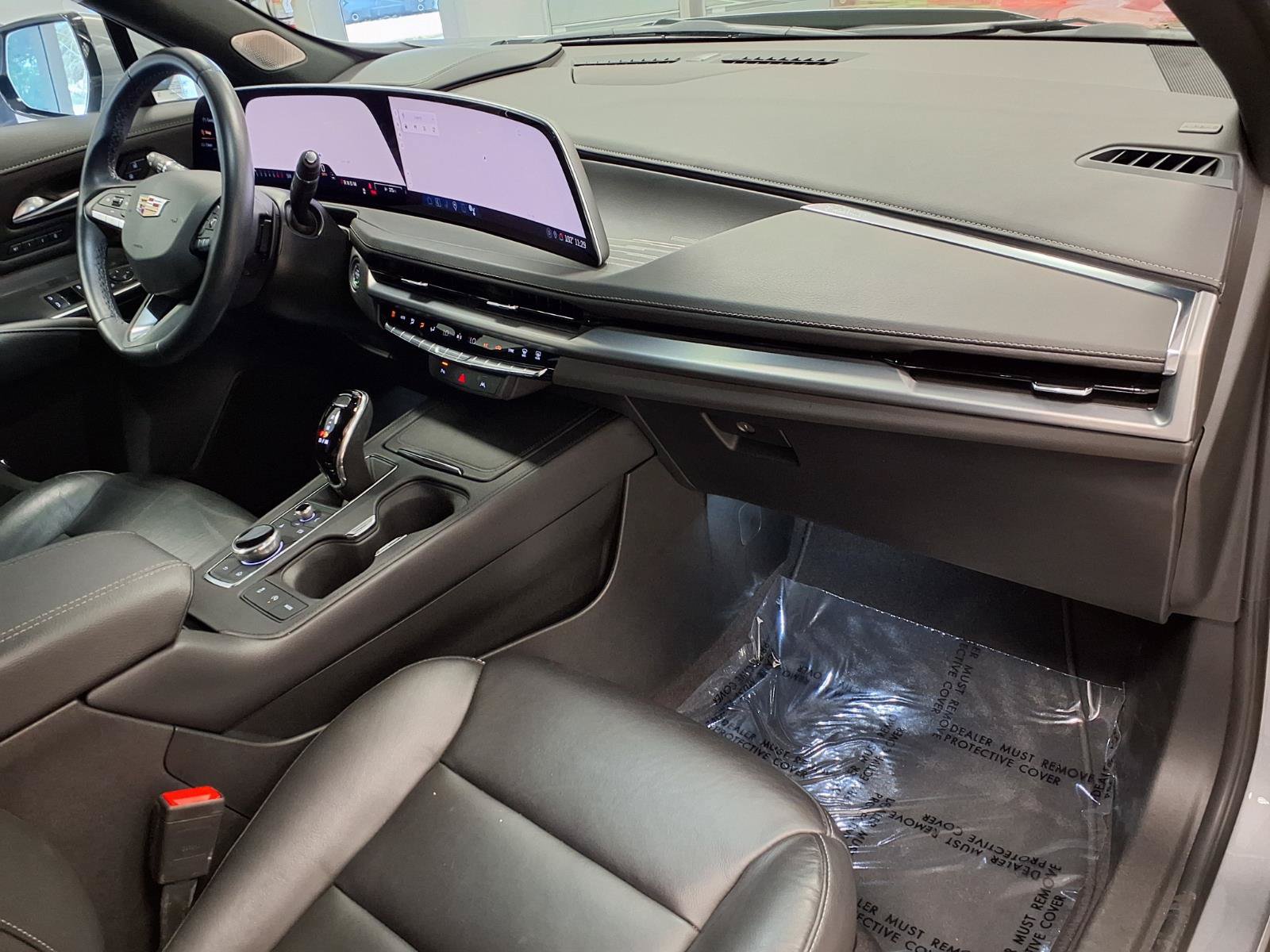 Certified 2024 Cadillac XT4 Premium Luxury w/ Technology Package FWD image 9