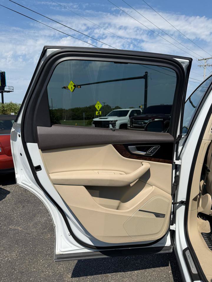 Used 2019 Audi Q7 3.0T Prestige w/ Prestige Package AWD/4WD image 18