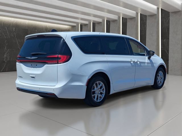 Used 2024 Chrysler Pacifica Touring-L FWD image 6