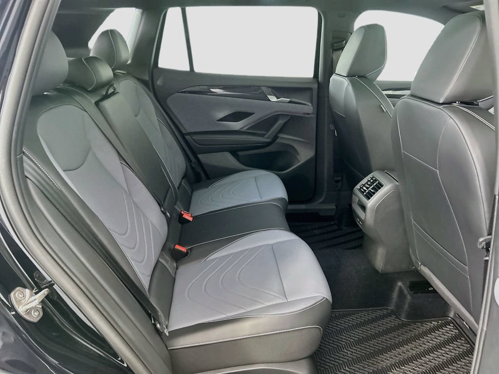 New 2026 Volkswagen Tiguan SE R-Line FWD image 20