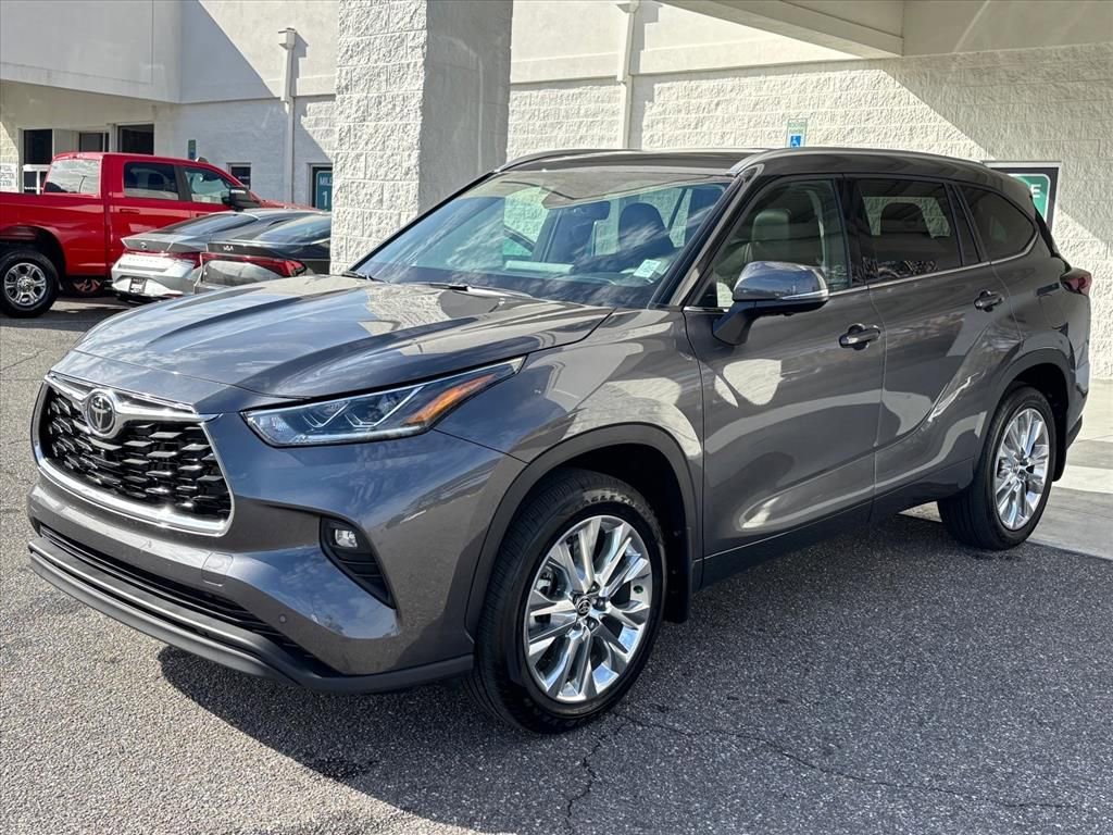 Used 2025 Toyota Highlander Limited image 23