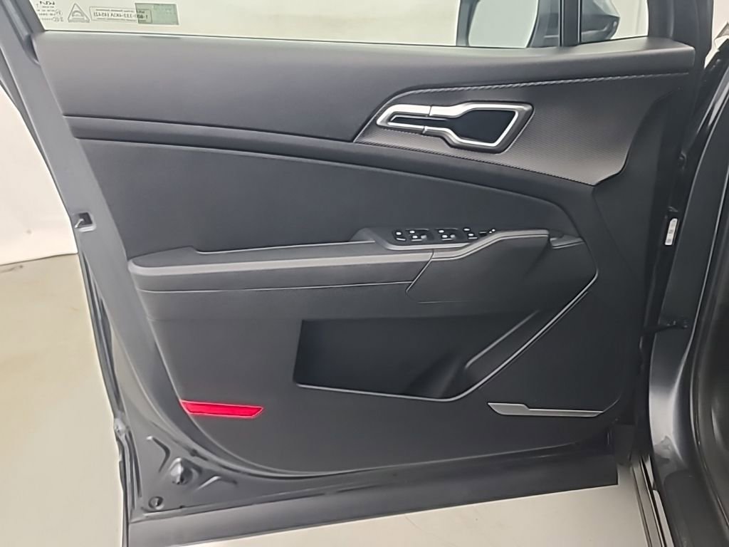 Used 2025 Kia Sportage LX image 22