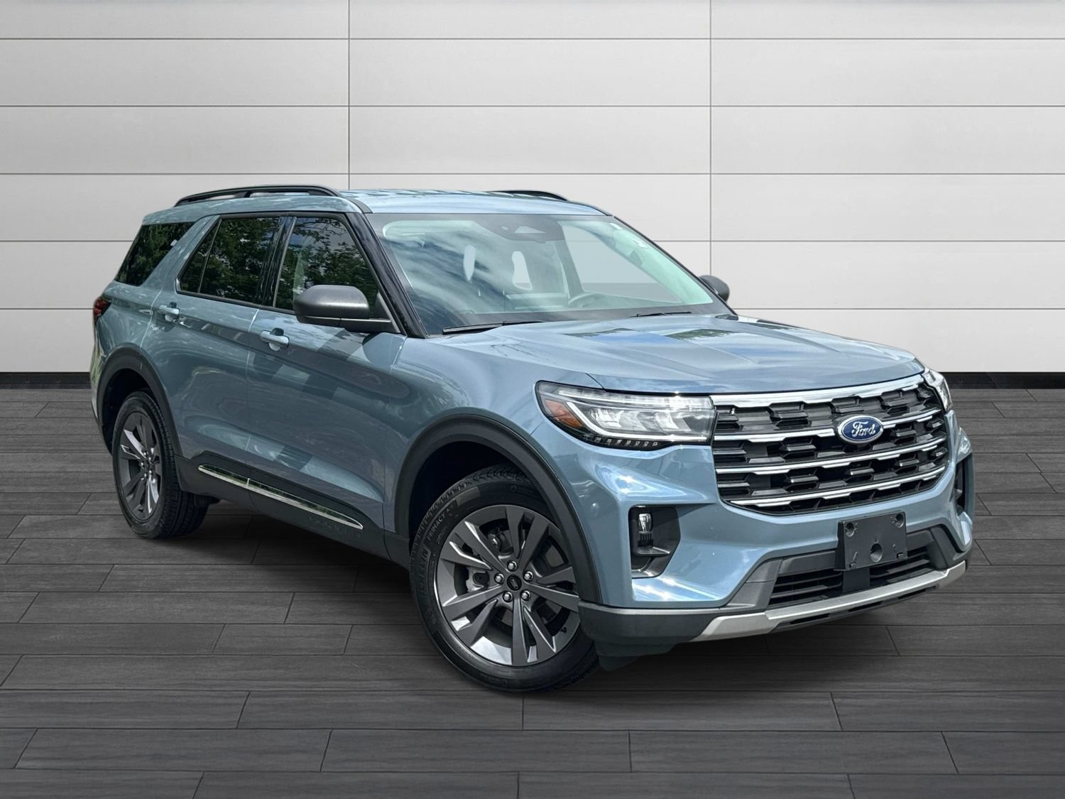Used 2025 Ford Explorer Active w/ Active Comfort Package AWD/4WD image 2