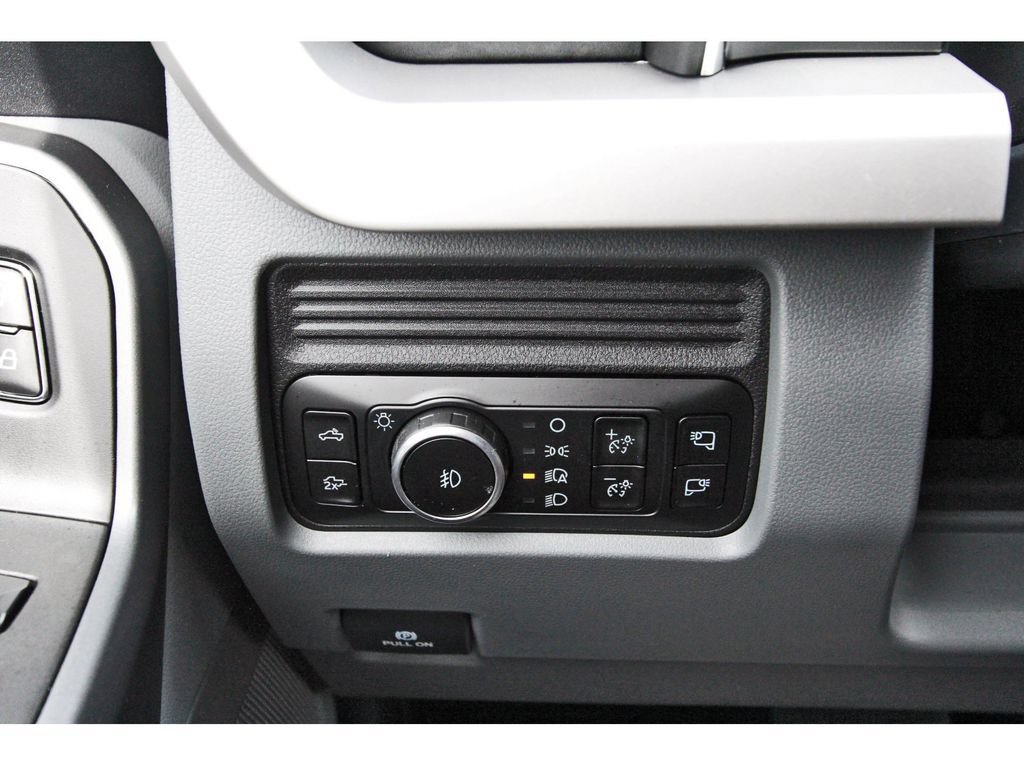 Used 2026 Ford F250 XLT w/ XLT Premium Package AWD/4WD image 18