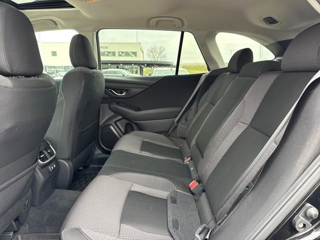 Used 2022 Subaru Outback Premium image 9