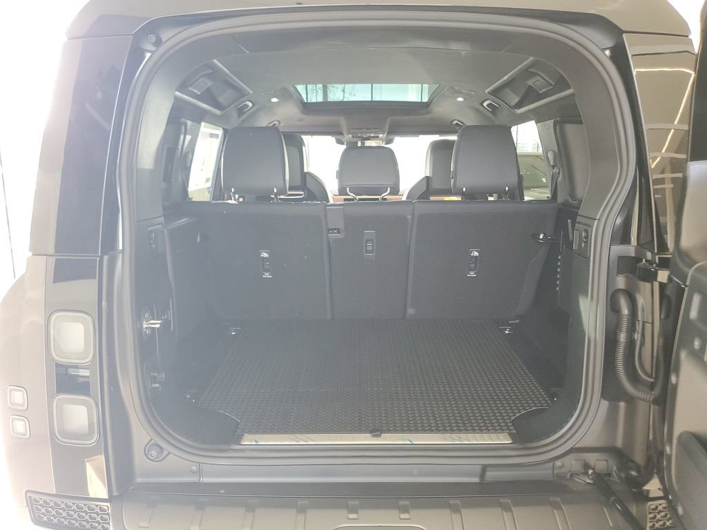 New 2026 Land Rover Defender 110 AWD/4WD image 31
