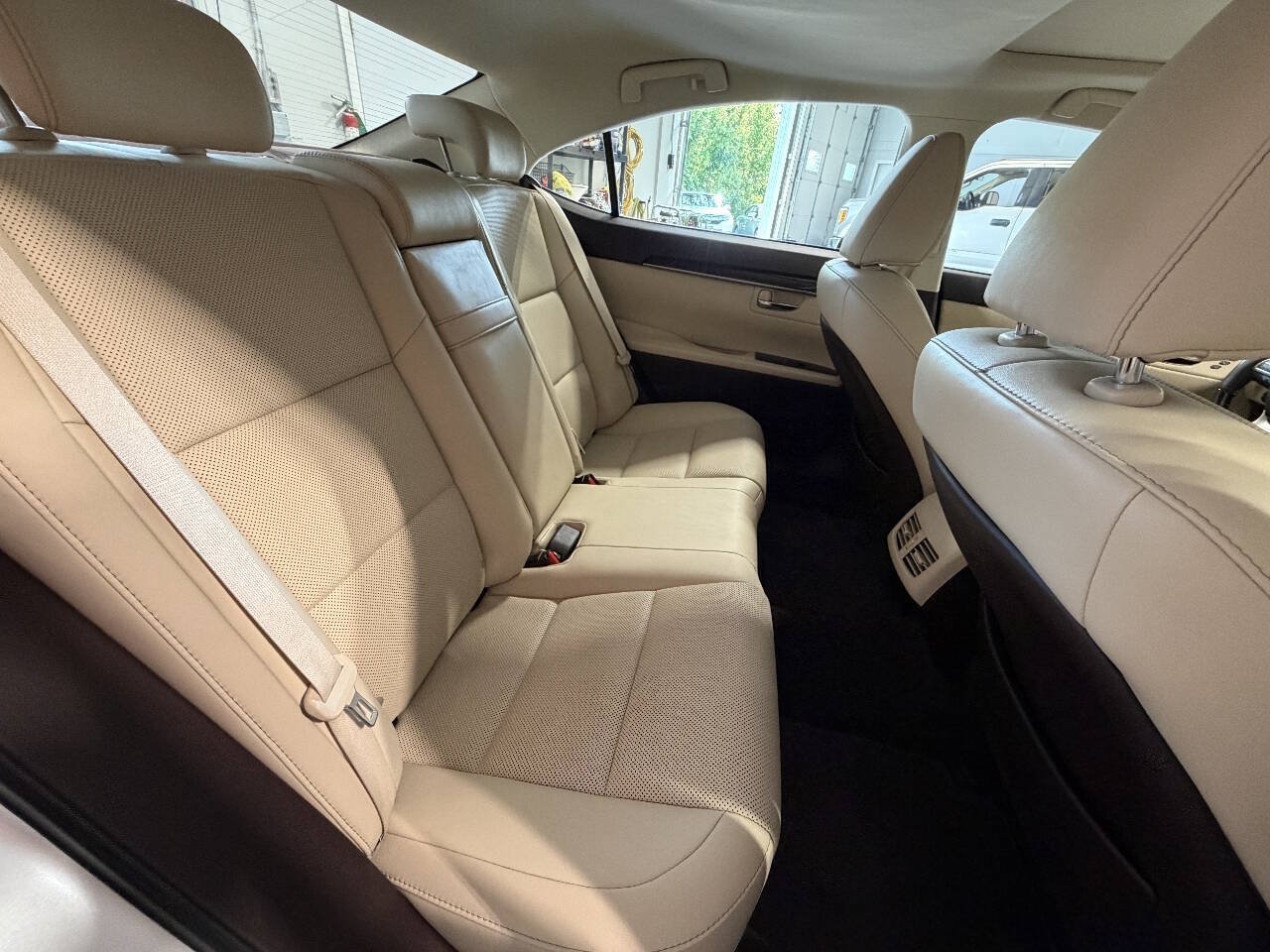Used 2017 Lexus ES 350 w/ Premium Package FWD image 11