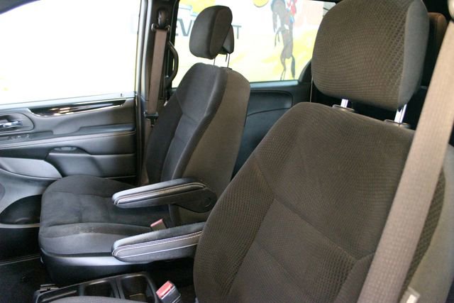 Used 2019 Dodge Grand Caravan SE FWD image 17