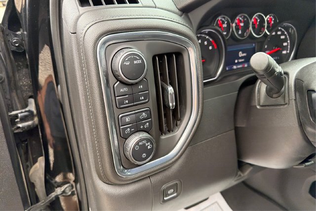 Used 2022 Chevrolet Silverado 1500 LT Trail Boss AWD/4WD image 16