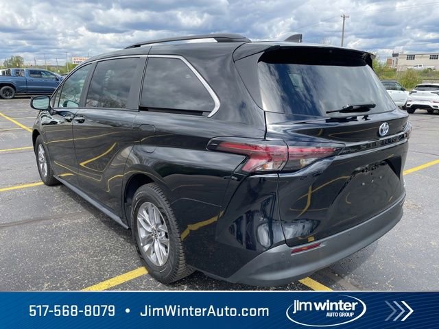 Used 2024 Toyota Sienna XLE FWD image 10