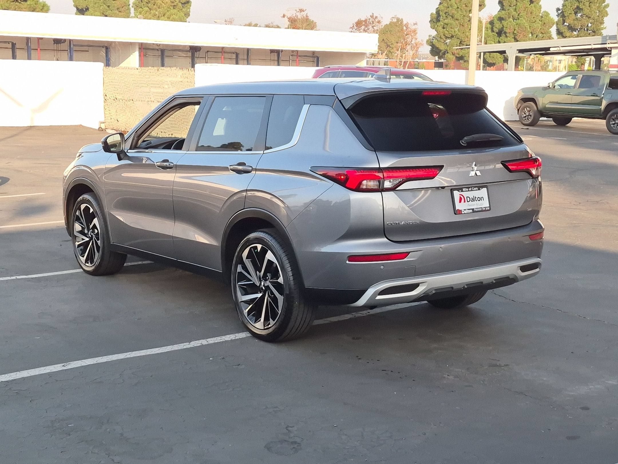 Used 2024 Mitsubishi Outlander SE FWD image 6