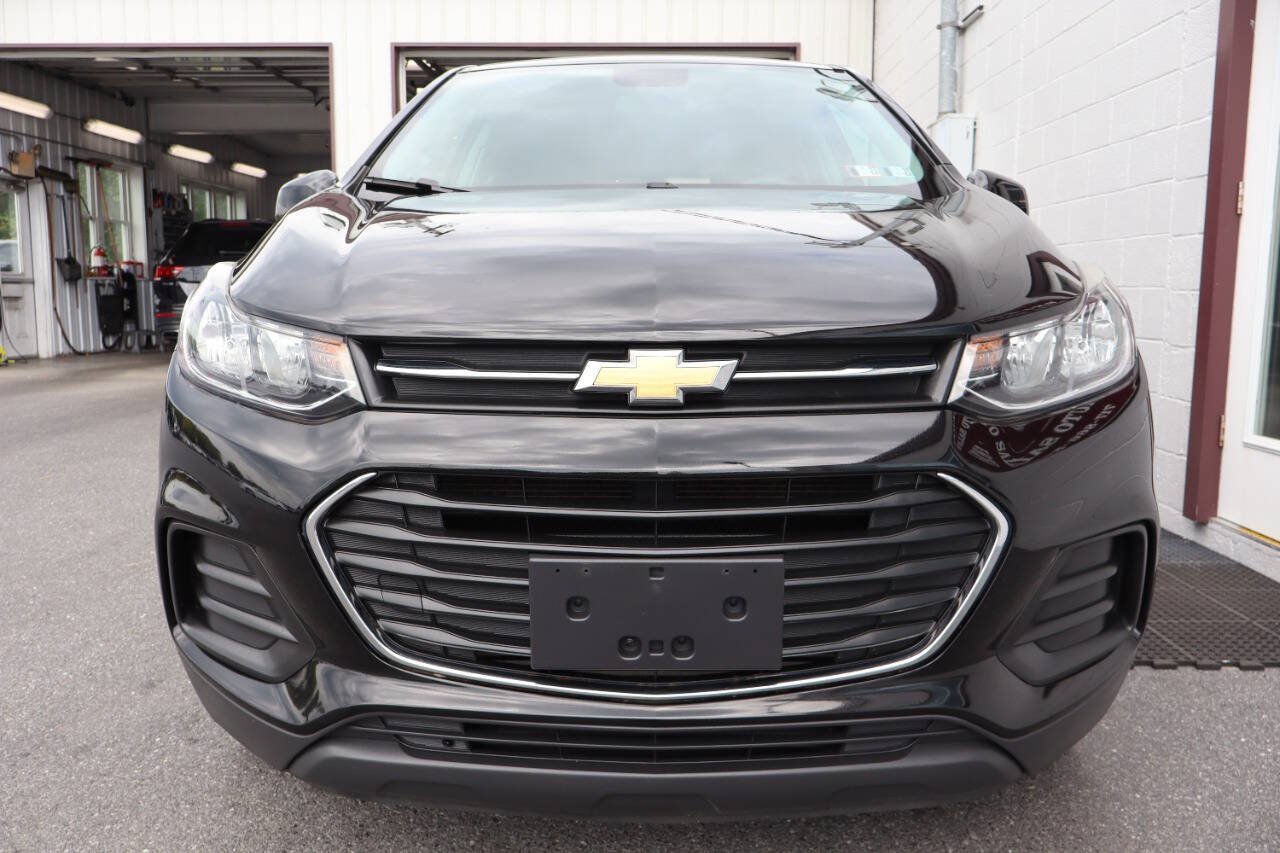 Used 2017 Chevrolet Trax LS w/ Fleet Convenience Package AWD/4WD image 2