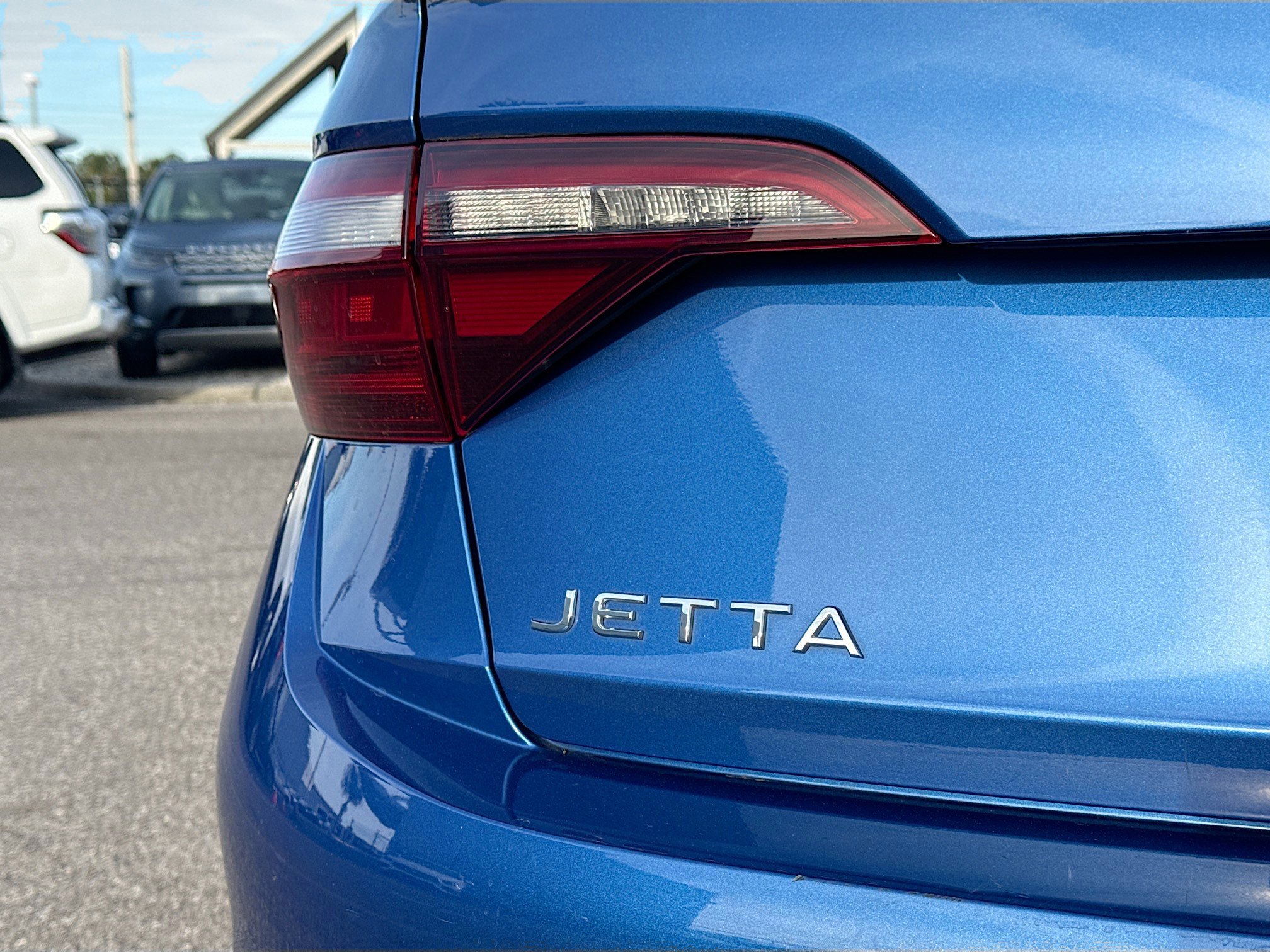 Used 2023 Volkswagen Jetta SE w/ Panoramic Sunroof Package image 10