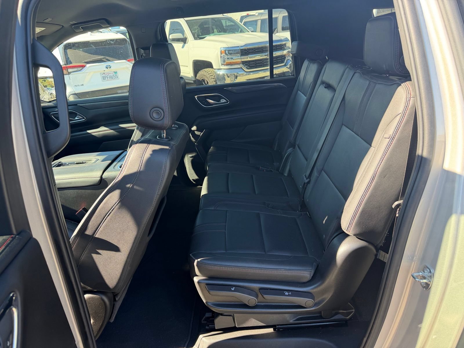 Used 2022 Chevrolet Suburban RST w/ Luxury Package AWD/4WD image 12