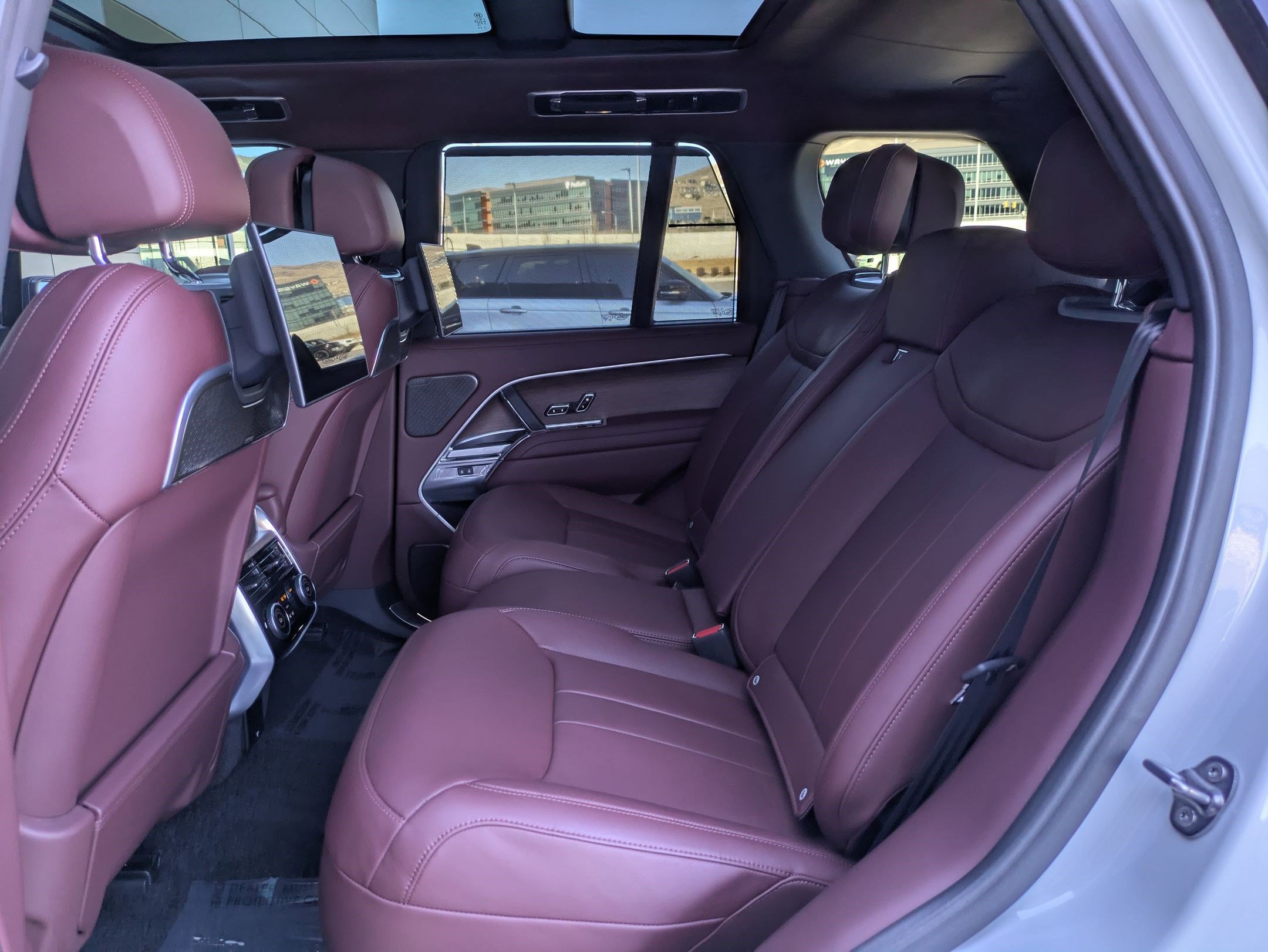 Certified 2024 Land Rover Range Rover Autobiography image 28