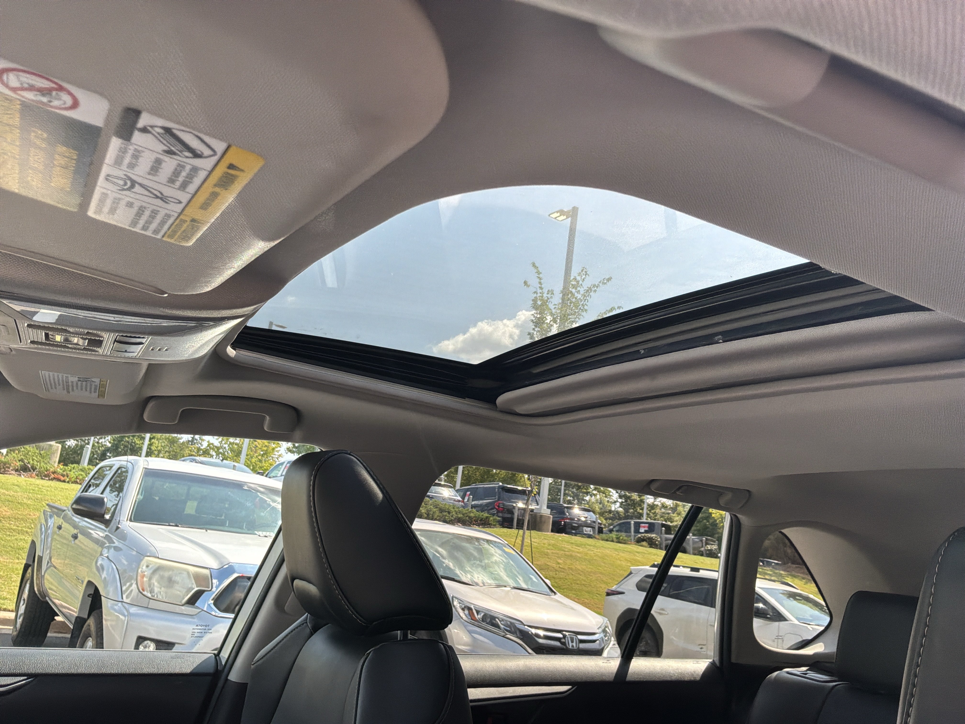 Used 2021 Toyota RAV4 XLE Premium AWD/4WD image 28