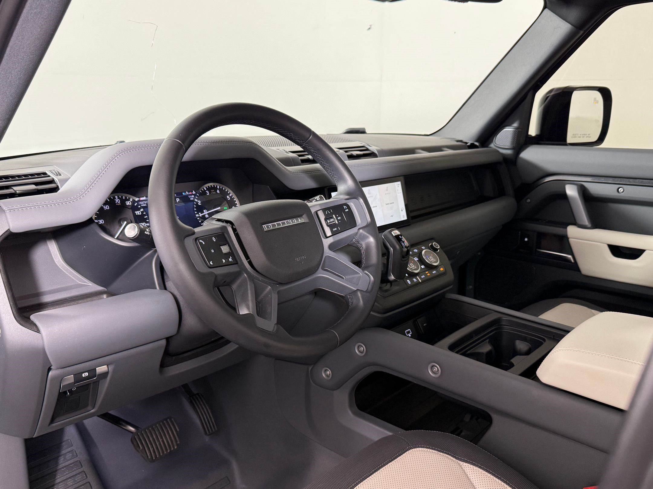 Used 2023 Land Rover Defender 110 X-Dynamic SE AWD/4WD image 4