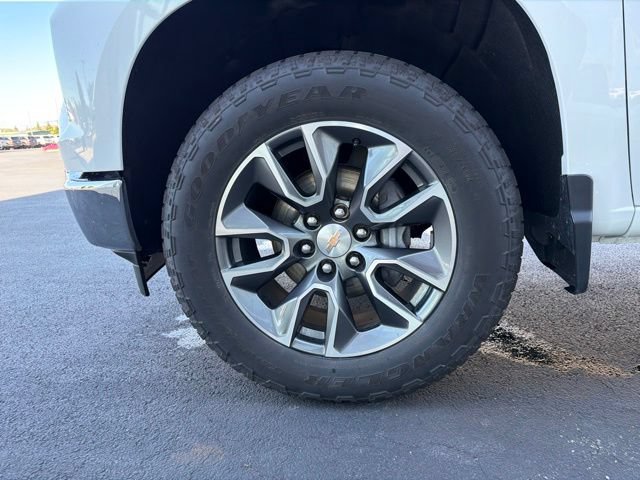 Used 2025 Chevrolet Silverado 1500 LT AWD/4WD image 13