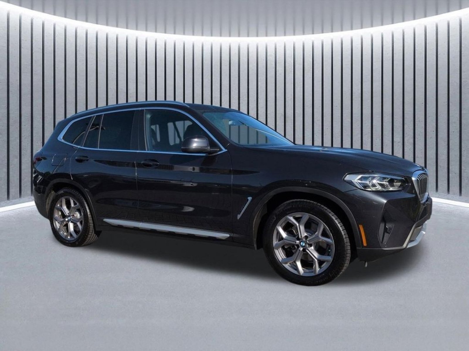 Used 2022 BMW X3 xDrive30i w/ Premium Package AWD/4WD image 3