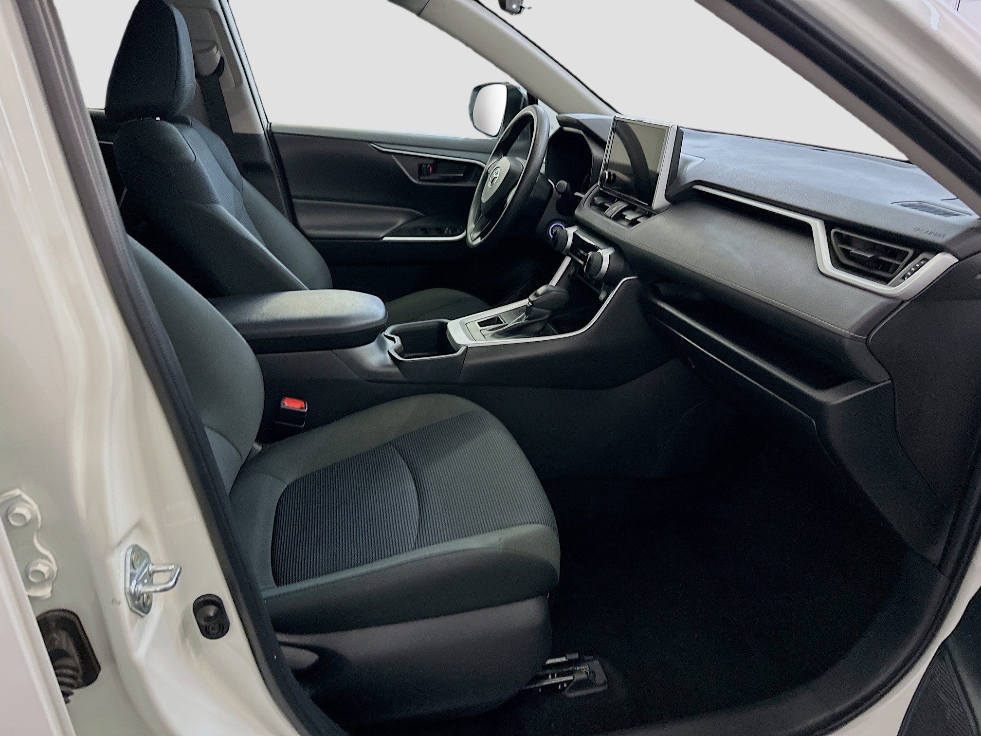 Used 2025 Toyota RAV4 LE image 32