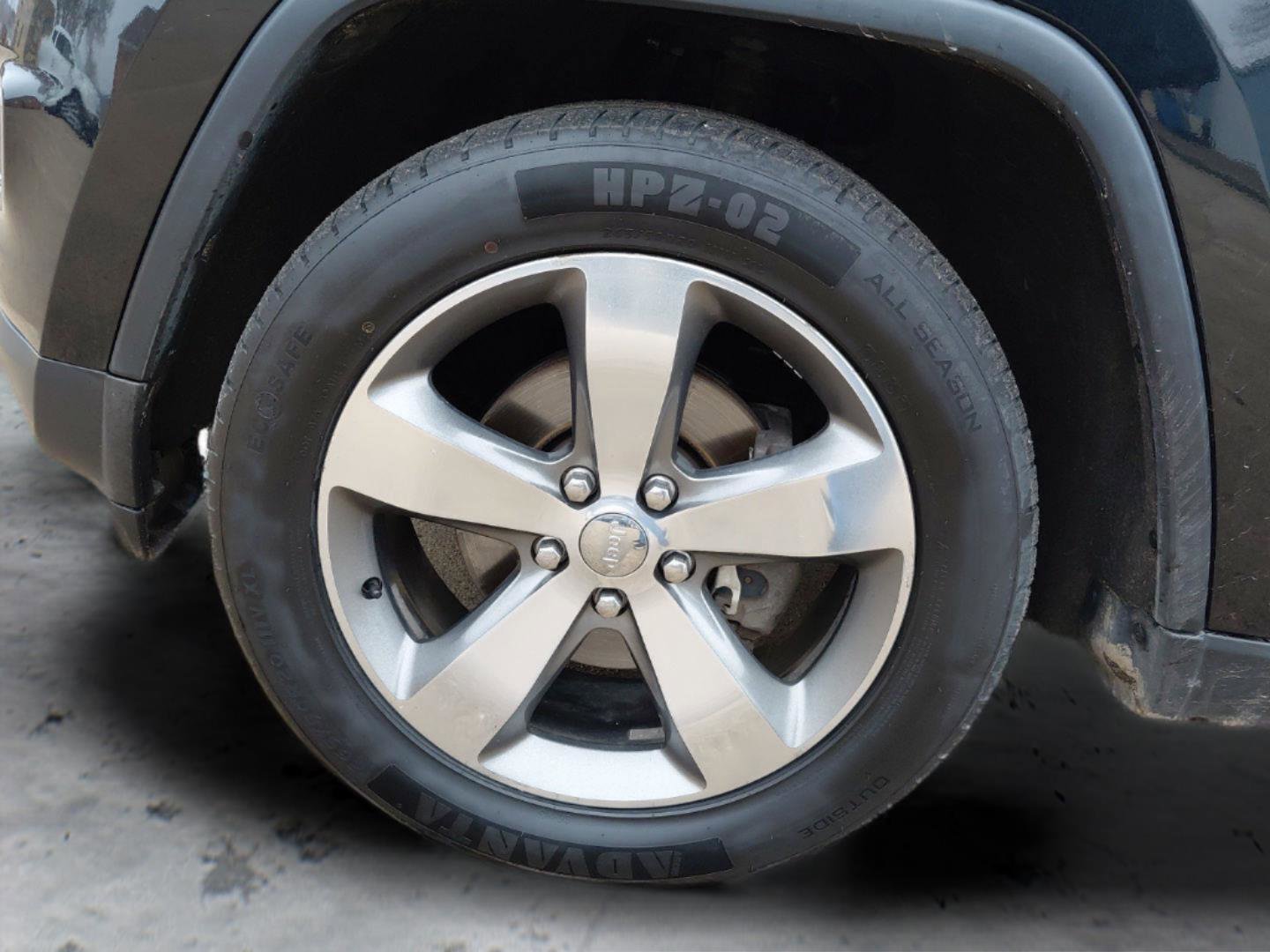 Used 2015 Jeep Grand Cherokee Limited w/ Luxury Group II image 10