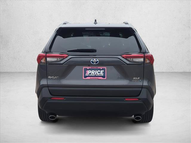 Used 2022 Toyota RAV4 XLE Premium AWD/4WD image 6