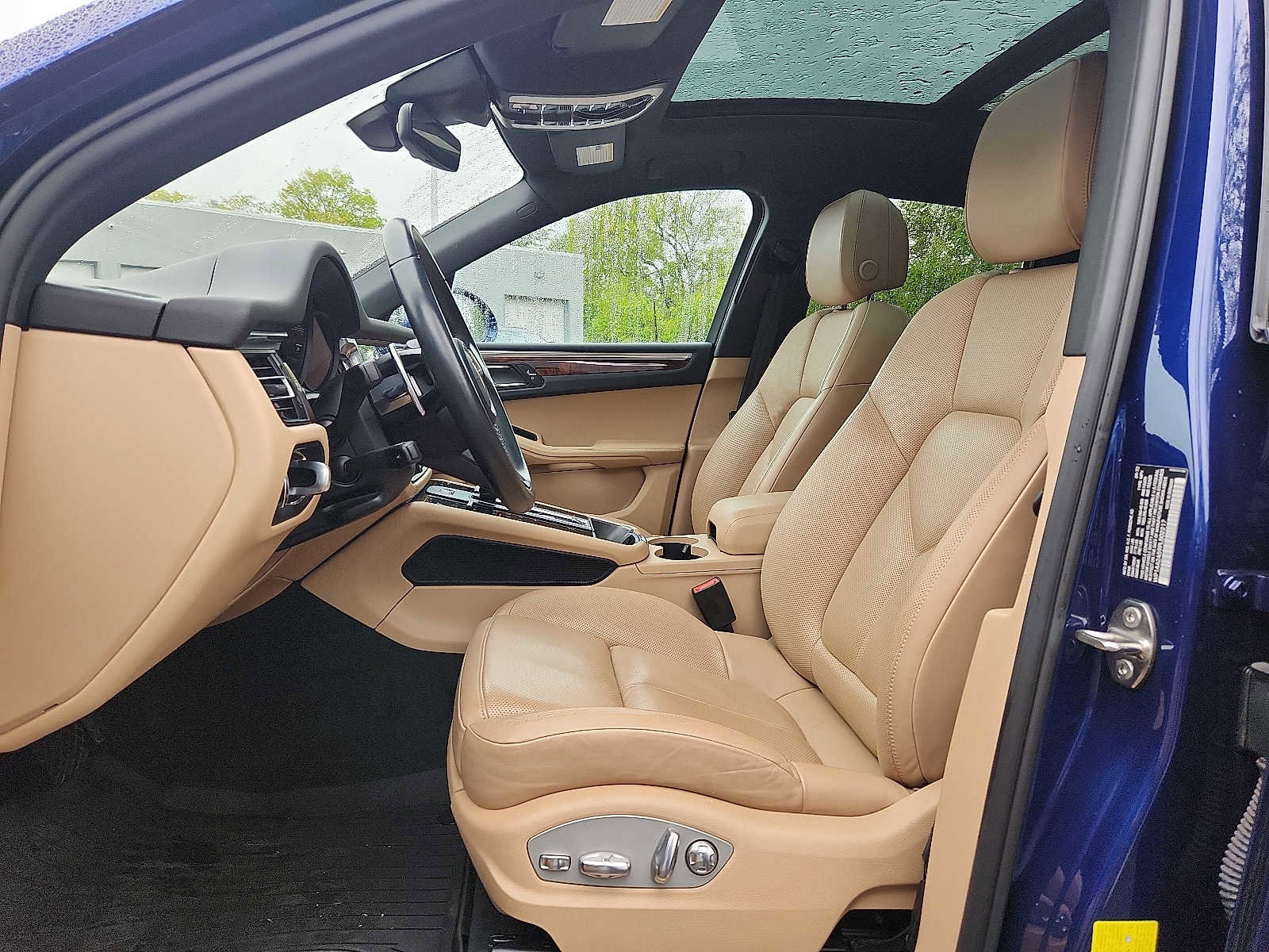 Used 2023 Porsche Macan AWD/4WD image 13