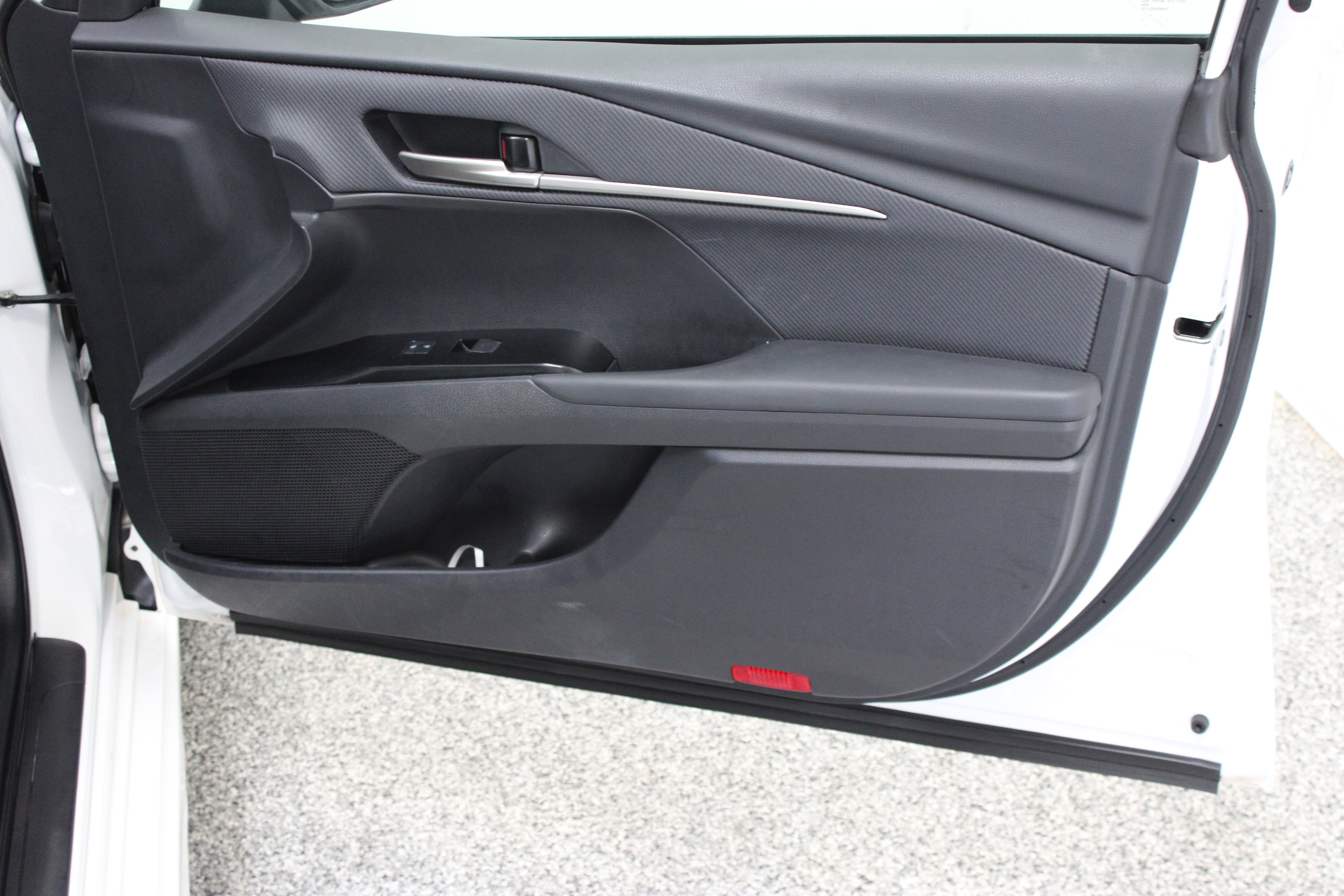Used 2025 Toyota Camry SE FWD image 34