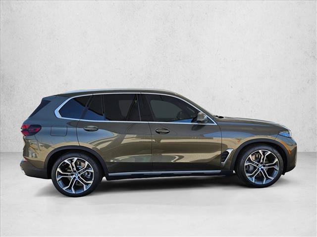 New 2026 BMW X5 xDrive50e w/ Climate Comfort Package AWD/4WD image 4